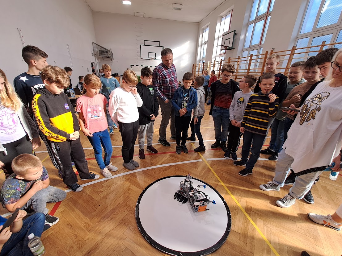 rozgrywki Ligi Robotyki dla szkół podstawowych z Jarosławia