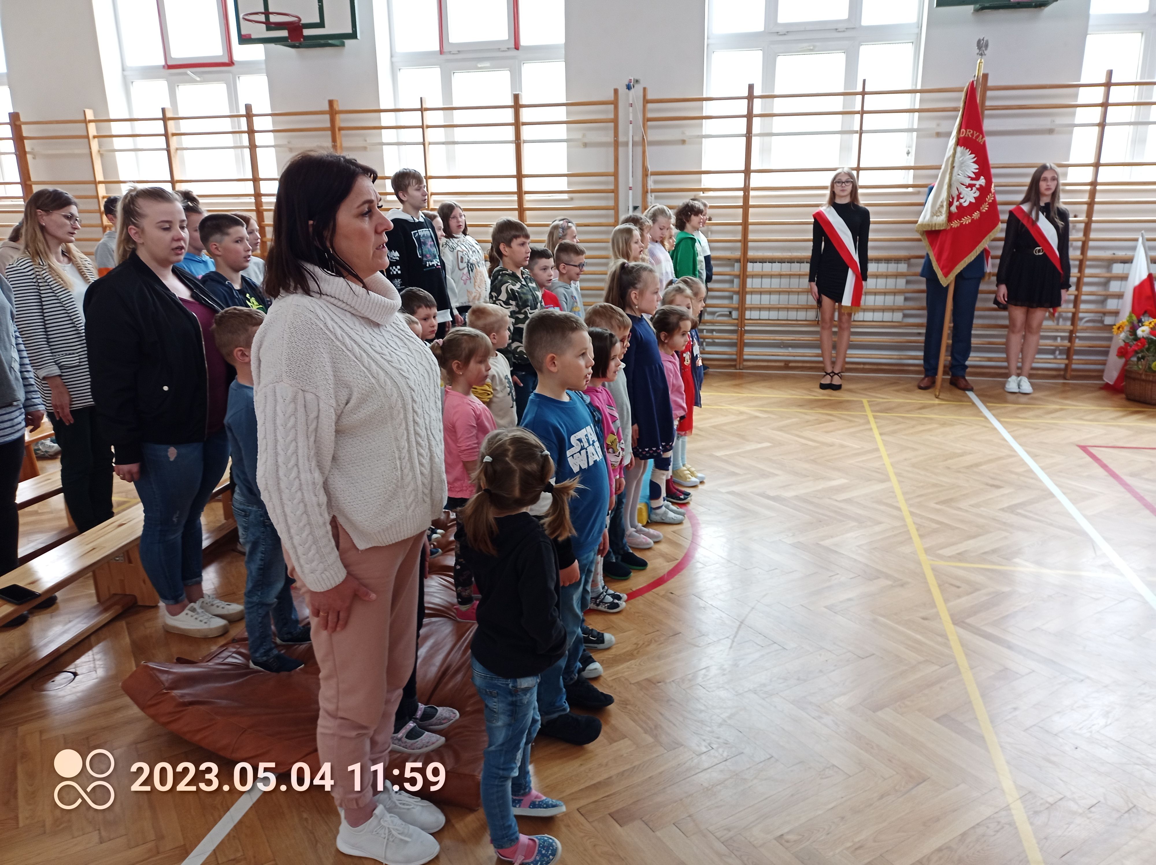 Uczniowie na apelu