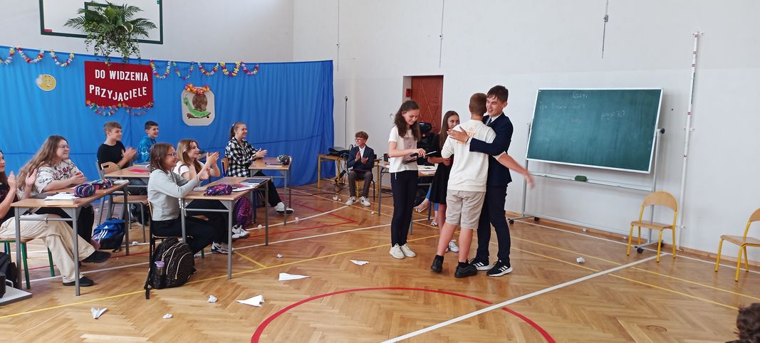 Pożegnanie absolwentów - apel