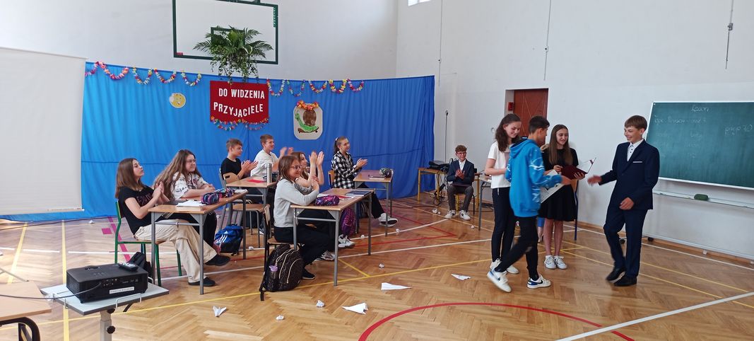 Pożegnanie absolwentów - apel