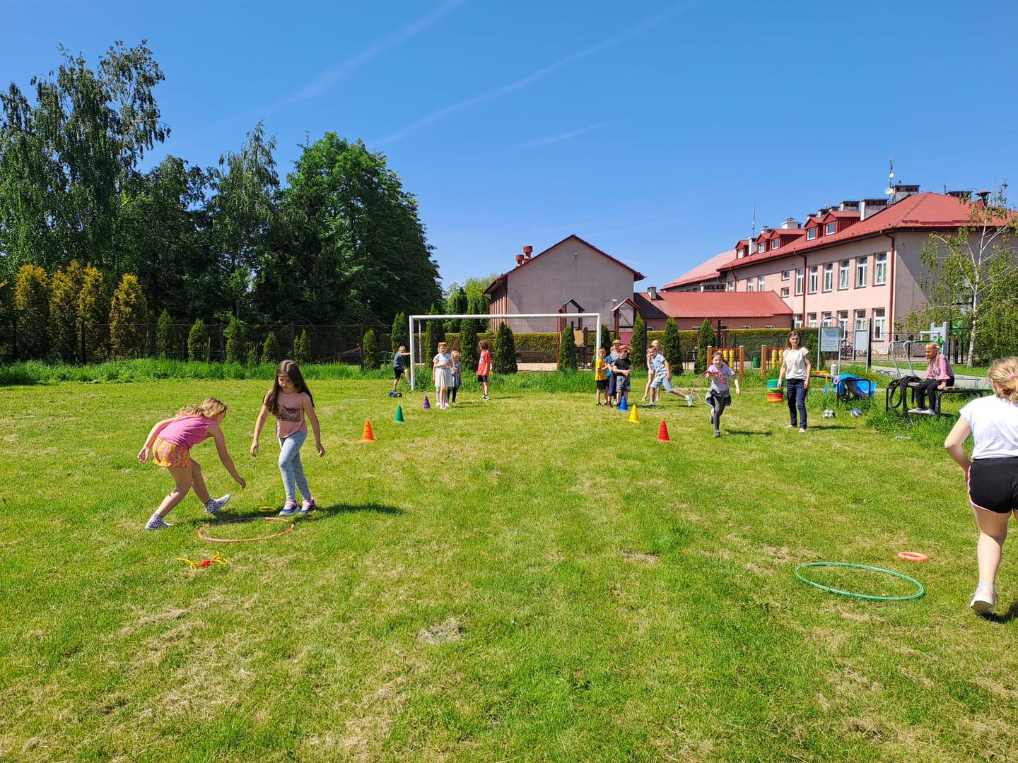 uczniowie w szkole